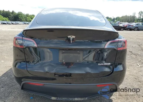 2025 Tesla Model Y z USA, uszkodzony, nr VIN 7SAYGDEF5SF311594